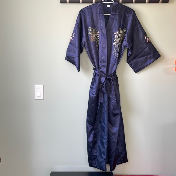 Long Japanese robe - Picture 1 of 4